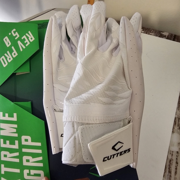 Men's Extreme Grip Gloves - White - Picture 2 of 10